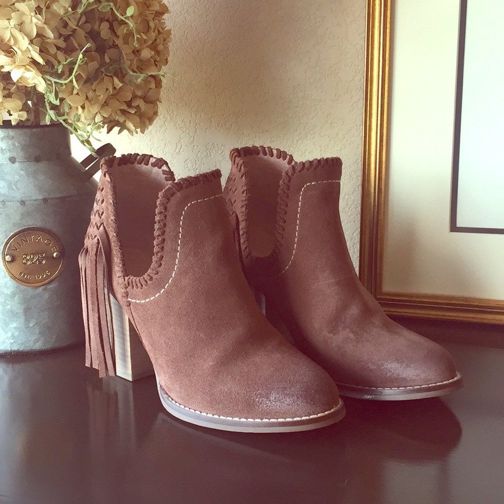Unbridled Ariat suede bootie with fringe